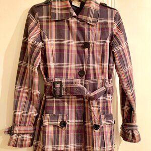 Trench coach, checkered pattern